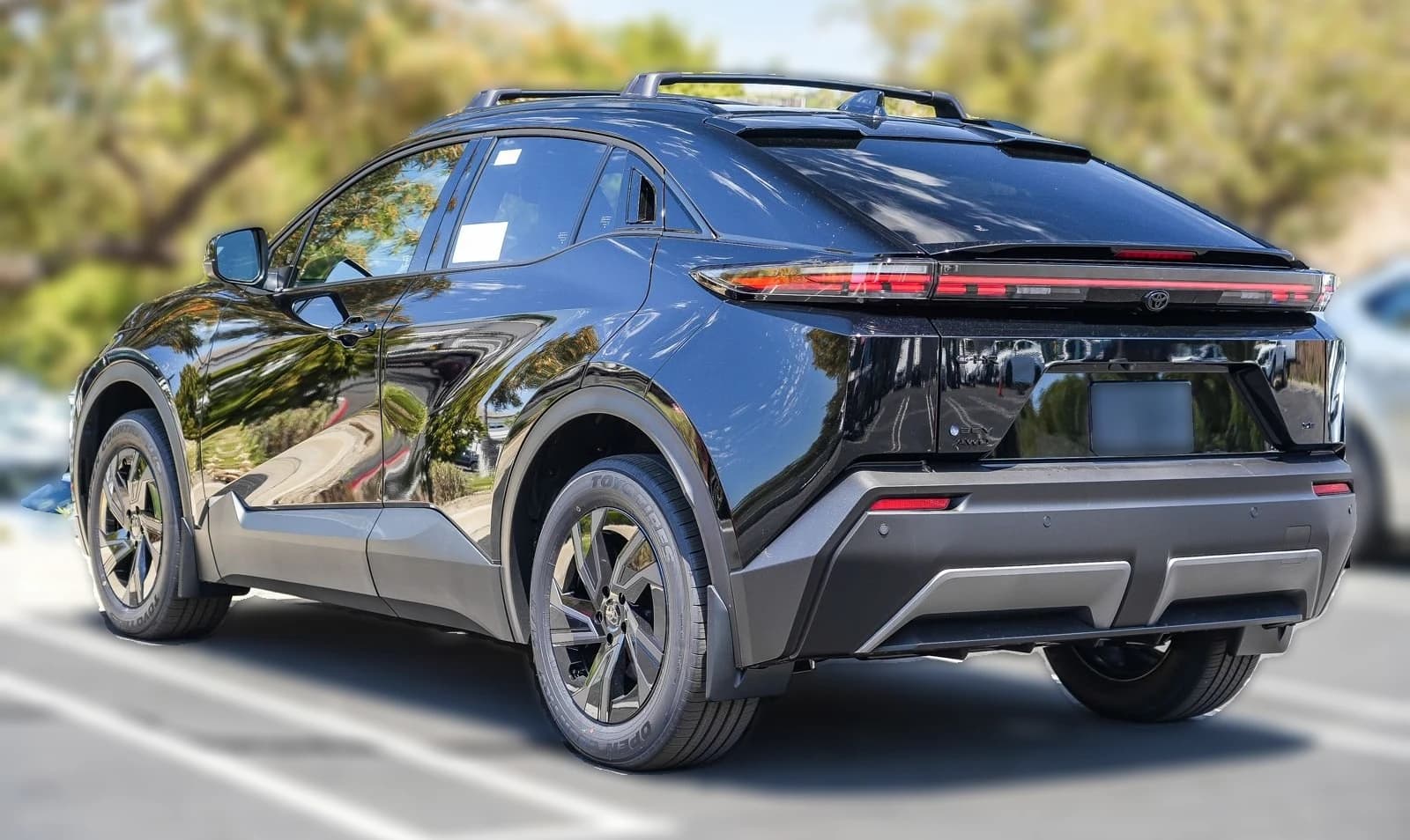 Toyota C-HR SE AWD (Natl) 2026 — side view