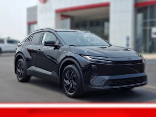 Toyota C-HR SE AWD (Natl)
