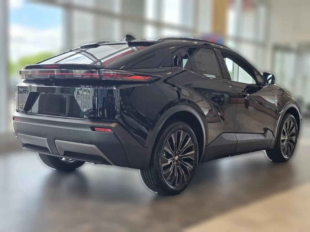 Toyota C-HR XSE AWD (Natl) 2026 — side view