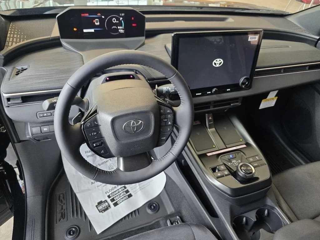 Toyota C-HR XSE AWD (Natl) 2026 — side view