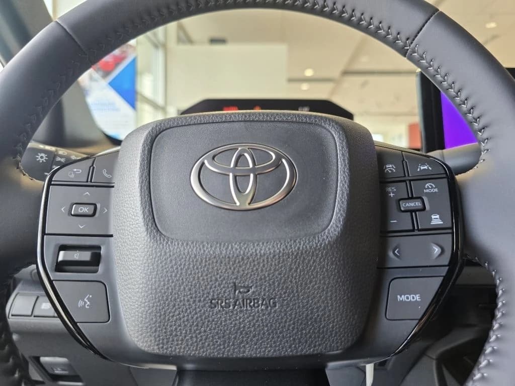 Toyota C-HR XSE AWD (Natl) 2026 — side view