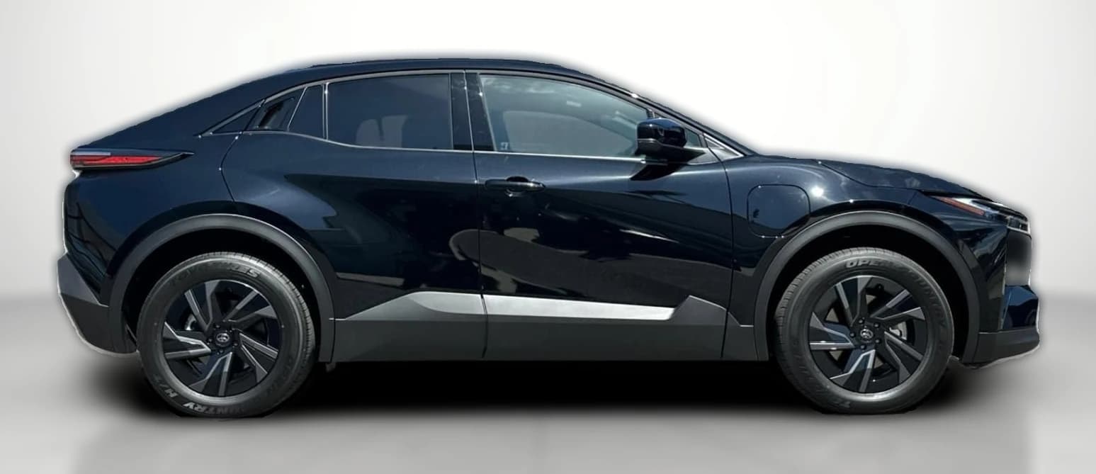 Toyota C-HR SE AWD (Natl) 2026 — side view
