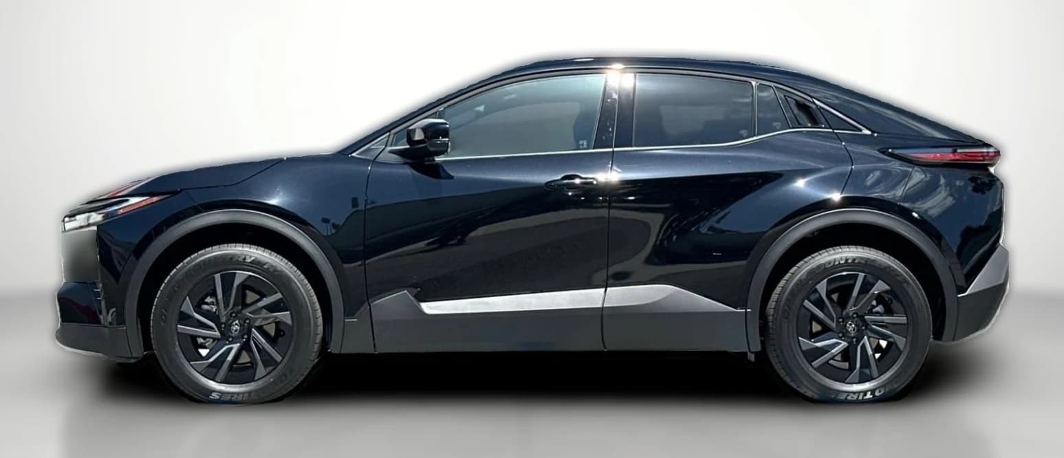 Toyota C-HR SE AWD (Natl) 2026 — side view
