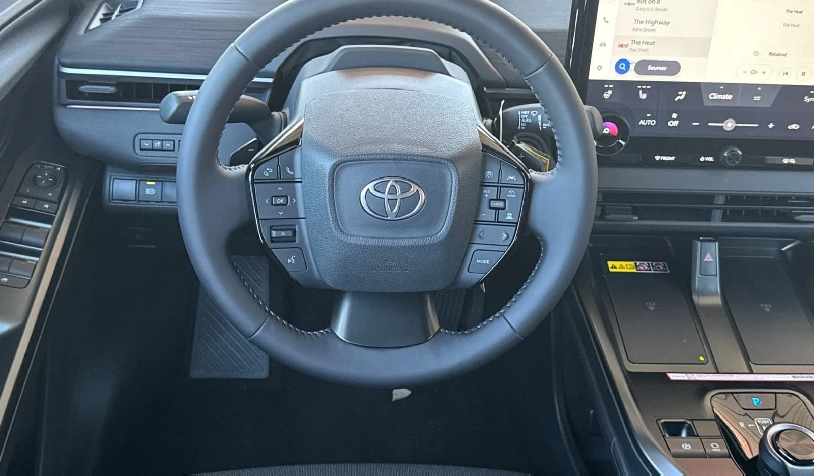 Toyota C-HR SE AWD (Natl) 2026 — side view