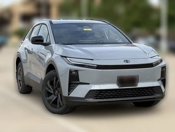 Toyota C-HR SE AWD (Natl) 2026 — side view