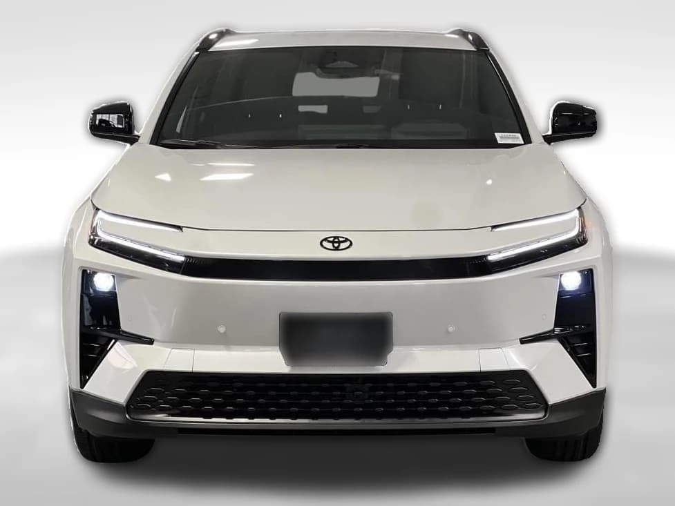 Toyota C-HR SE AWD (Natl) 2026 — side view
