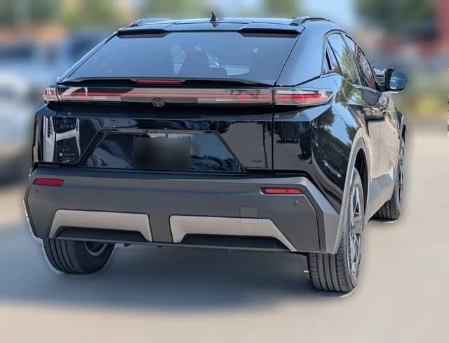 Toyota C-HR SE AWD (Natl) 2026 — side view