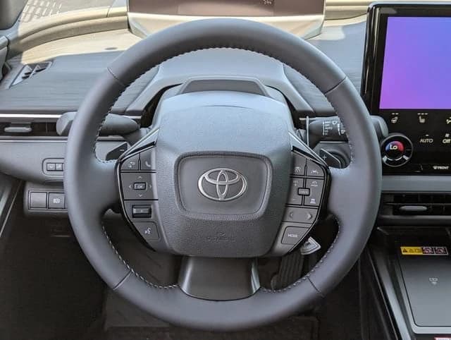 Toyota C-HR SE AWD (Natl) 2026 — side view
