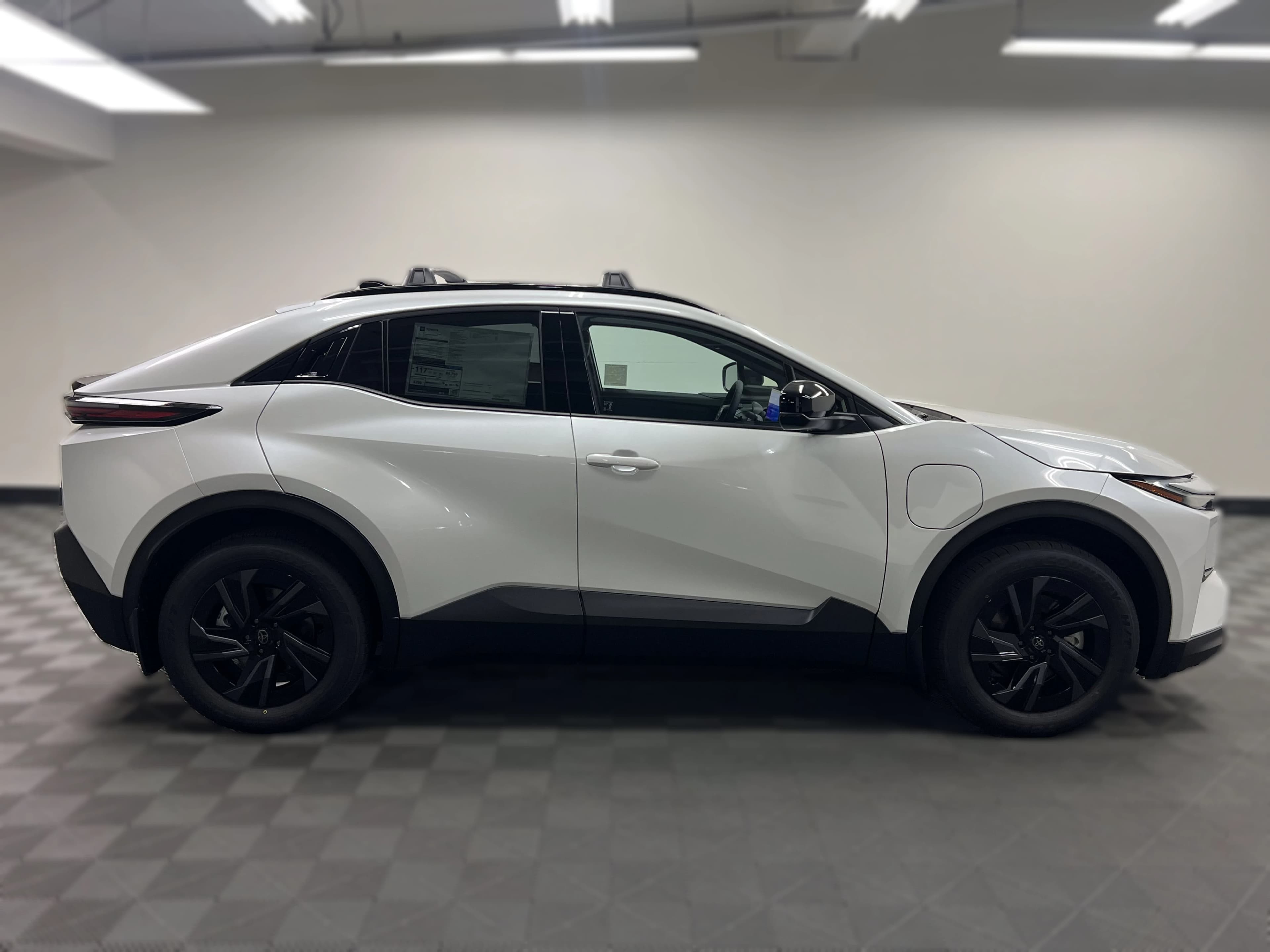 Toyota C-HR SE AWD (Natl) 2026 — side view