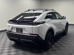 Toyota C-HR SE AWD (Natl) 2026 — side view