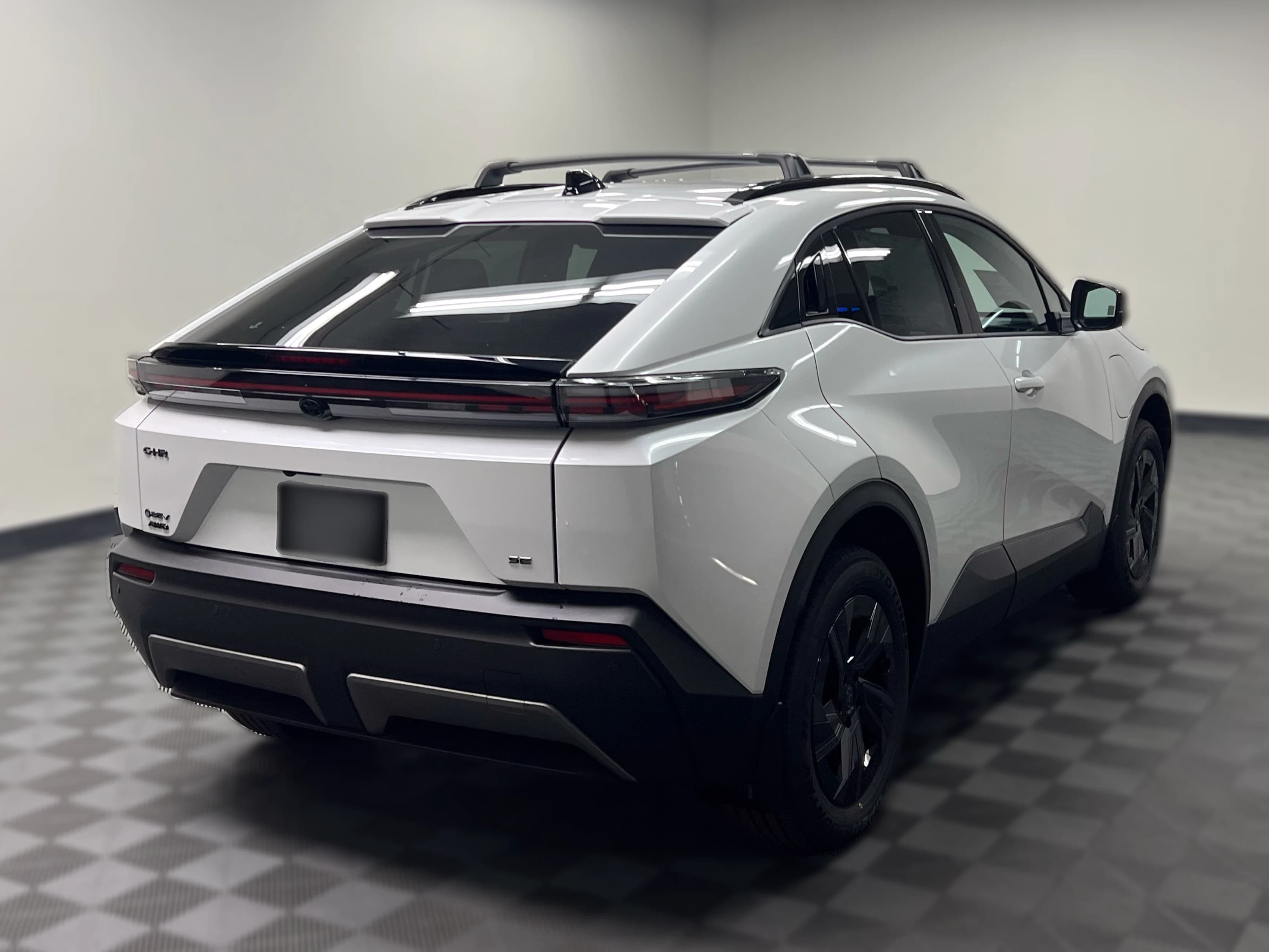 Toyota C-HR SE AWD (Natl) 2026 — side view