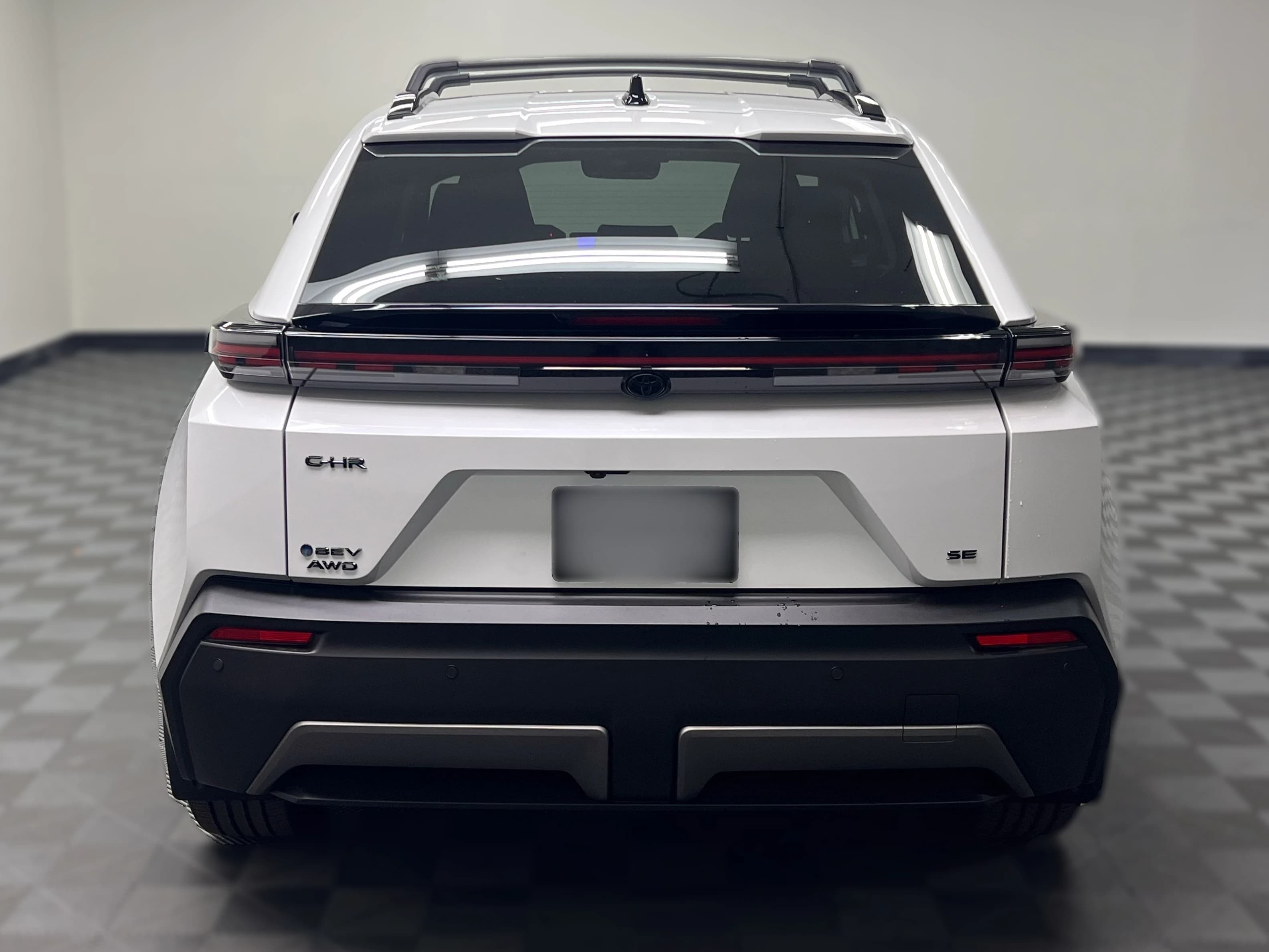 Toyota C-HR SE AWD (Natl) 2026 — side view