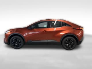 Toyota C-HR SE AWD (Natl)