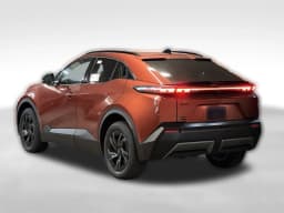 Toyota C-HR SE AWD (Natl) 2026 — side view