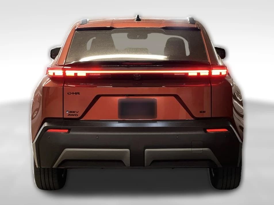 Toyota C-HR SE AWD (Natl) 2026 — side view