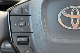 Toyota C-HR SE AWD (Natl) 2026 — side view