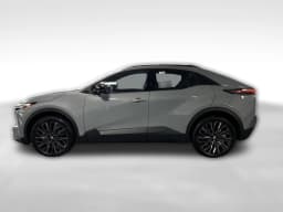 Toyota C-HR SE AWD (Natl) 2026 — side view