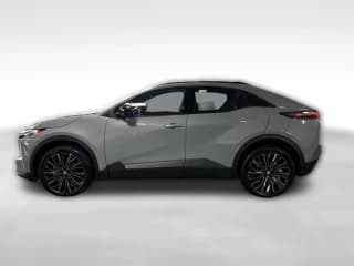 Toyota C-HR SE AWD (Natl)