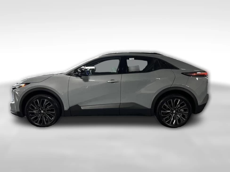 Toyota C-HR SE AWD (Natl) 2026 — side view