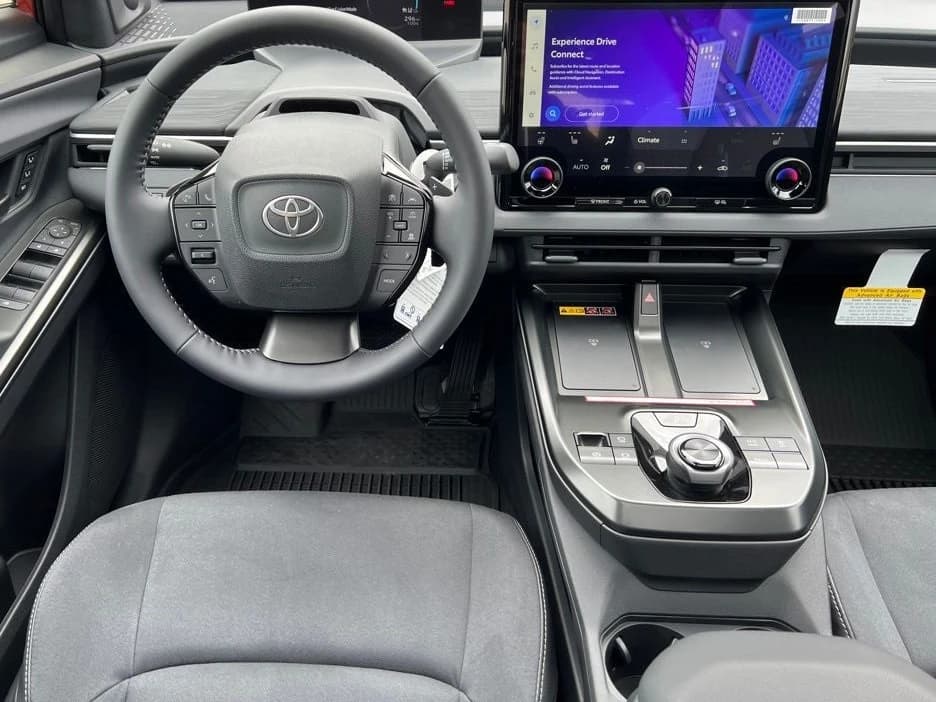 Toyota C-HR SE AWD (Natl) 2026 — side view