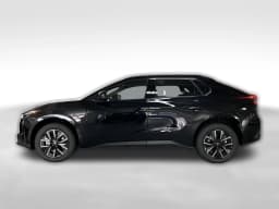Toyota bZ XLE Plus FWD (Natl) 2026 — side view