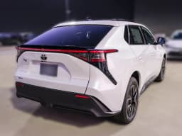 Toyota bZ XLE Plus FWD (Natl) 2026 — side view