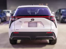 Toyota bZ XLE Plus FWD (Natl) 2026 — side view