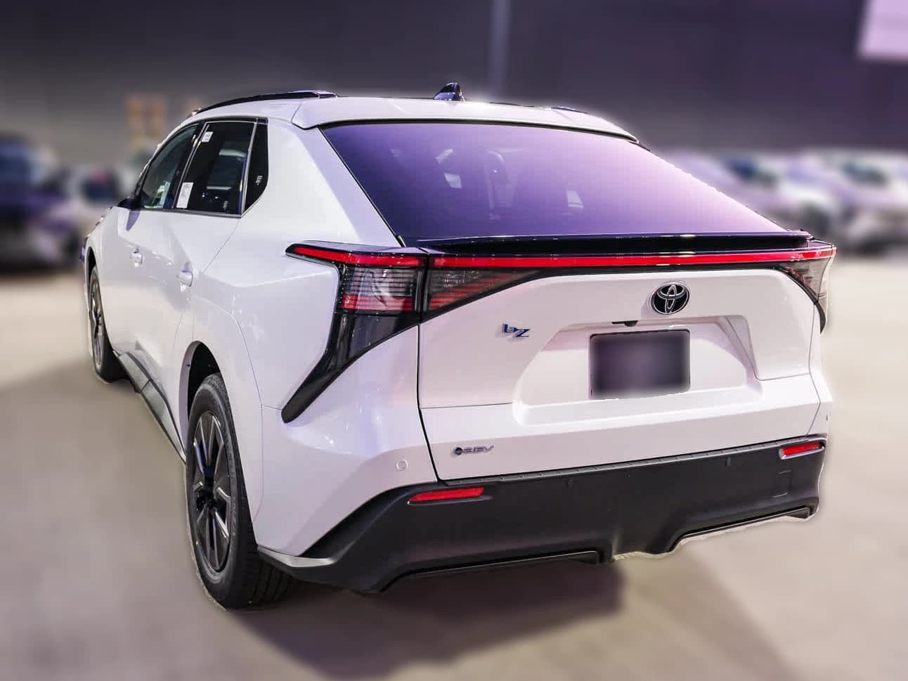 Toyota bZ XLE Plus FWD (Natl) 2026 — side view