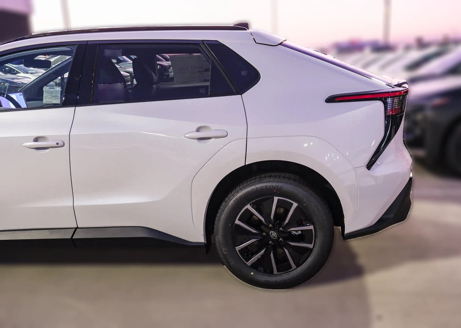 Toyota bZ XLE Plus FWD (Natl) 2026 — side view