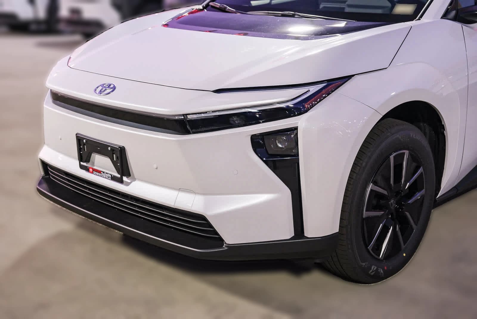 Toyota bZ XLE Plus FWD (Natl) 2026 — side view