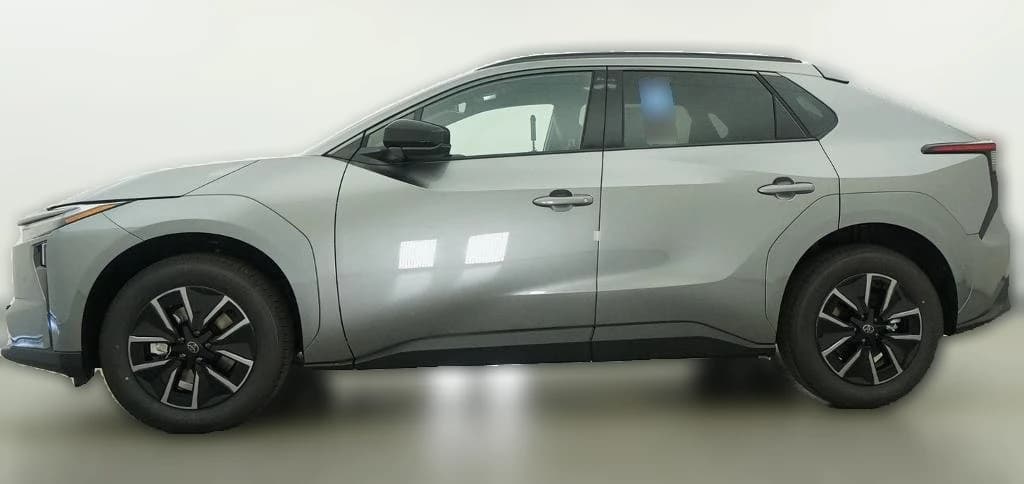 Toyota bZ XLE Plus FWD (Natl) 2026 — side view