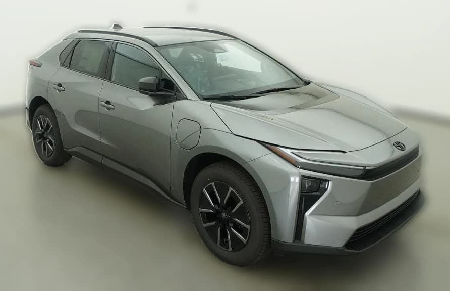 Toyota bZ XLE Plus FWD (Natl) 2026 — side view