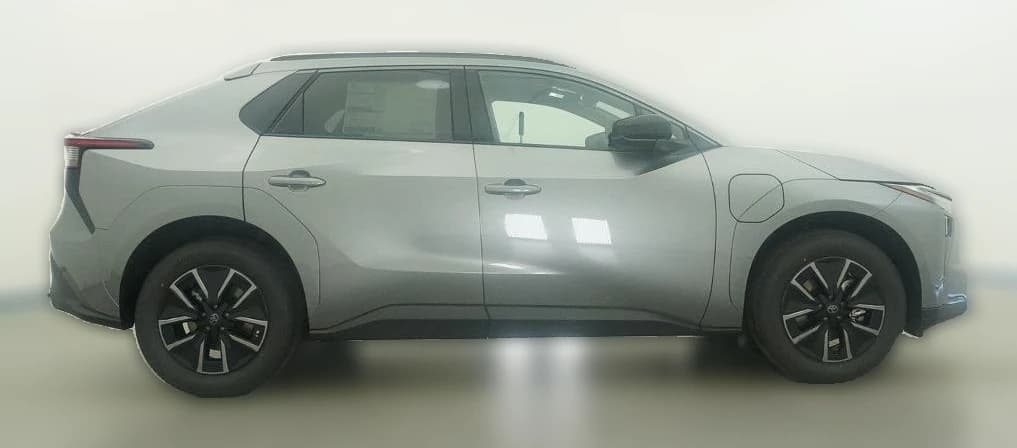 Toyota bZ XLE Plus FWD (Natl) 2026 — side view