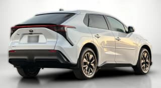 Toyota bZ XLE Plus FWD (Natl)