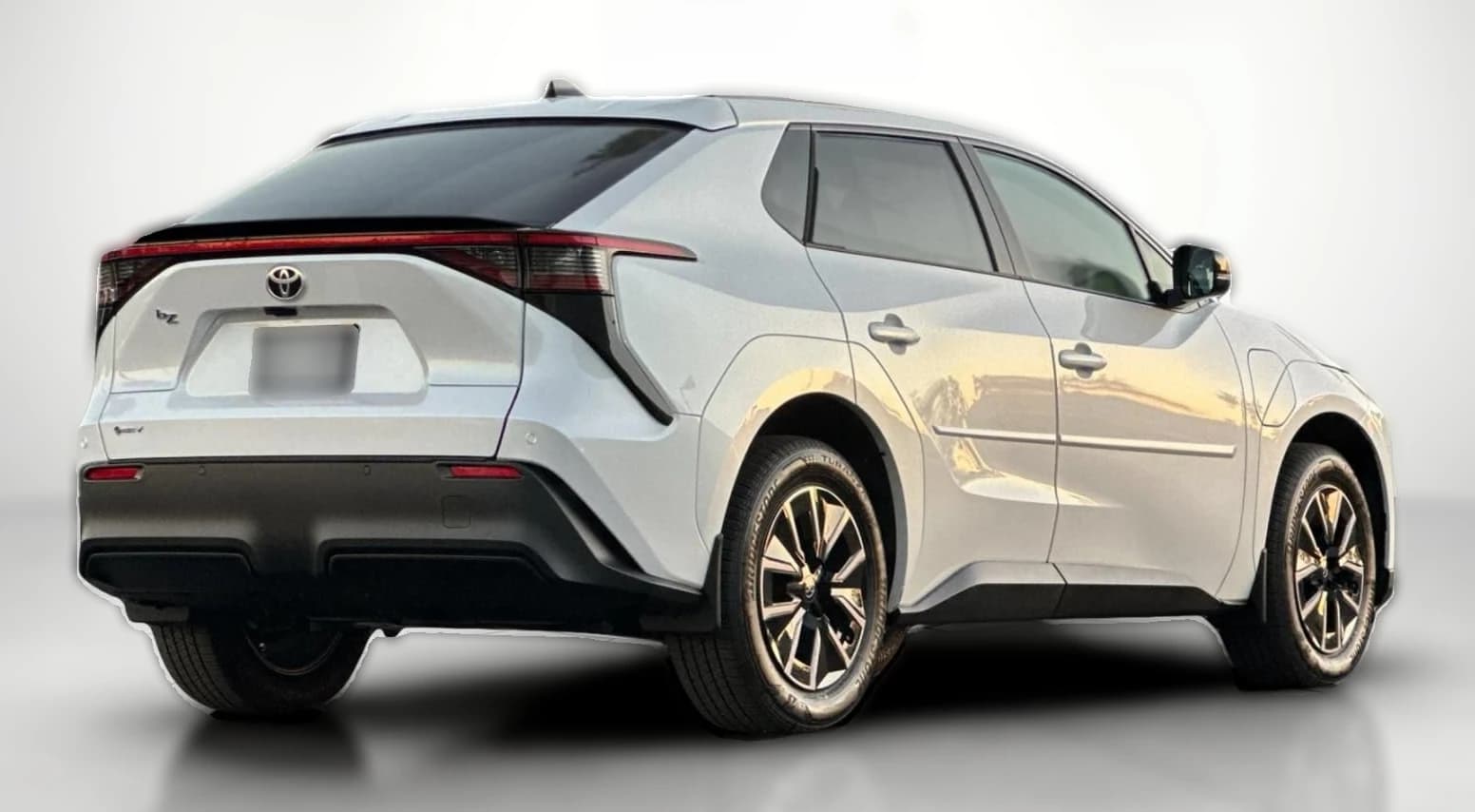 Toyota bZ XLE Plus FWD (Natl) 2026 — side view