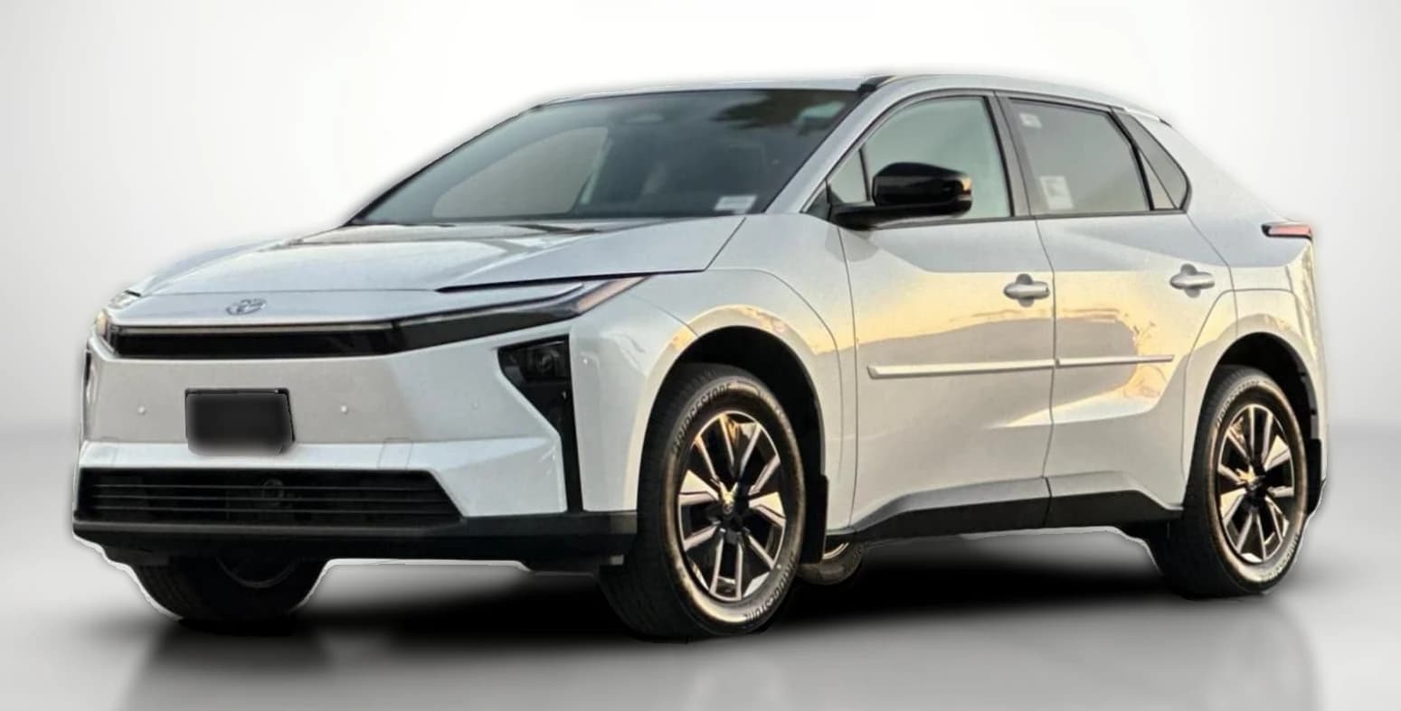 Toyota bZ XLE Plus FWD (Natl) 2026 — side view