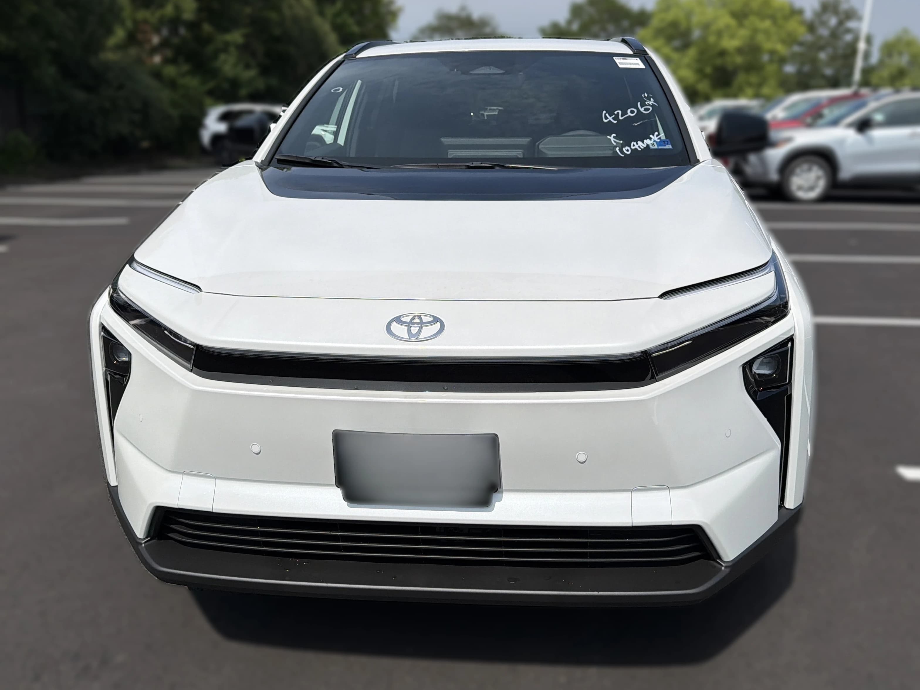 Toyota bZ XLE Plus FWD (Natl) 2026 — side view