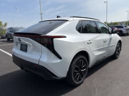 Toyota bZ XLE Plus FWD (Natl) 2026 — side view