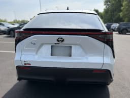 Toyota bZ XLE Plus FWD (Natl) 2026 — side view
