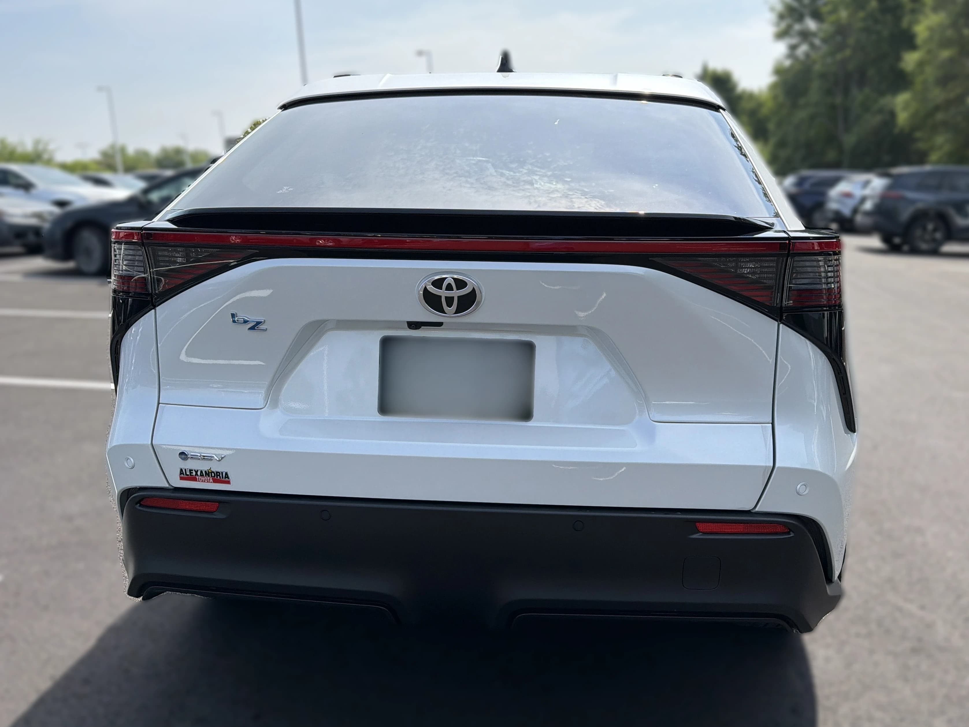 Toyota bZ XLE Plus FWD (Natl) 2026 — side view