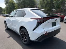 Toyota bZ XLE Plus FWD (Natl) 2026 — side view