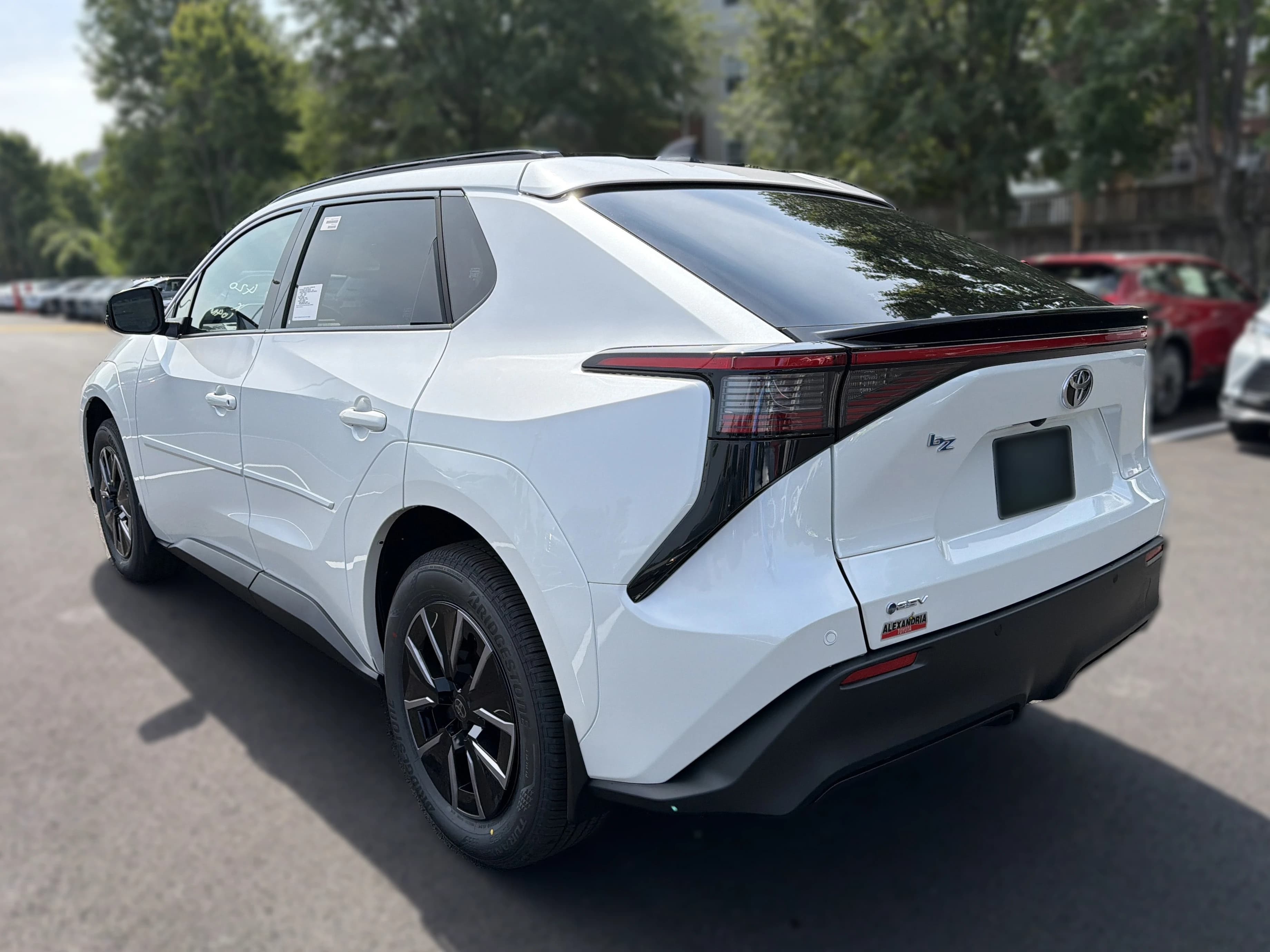 Toyota bZ XLE Plus FWD (Natl) 2026 — side view