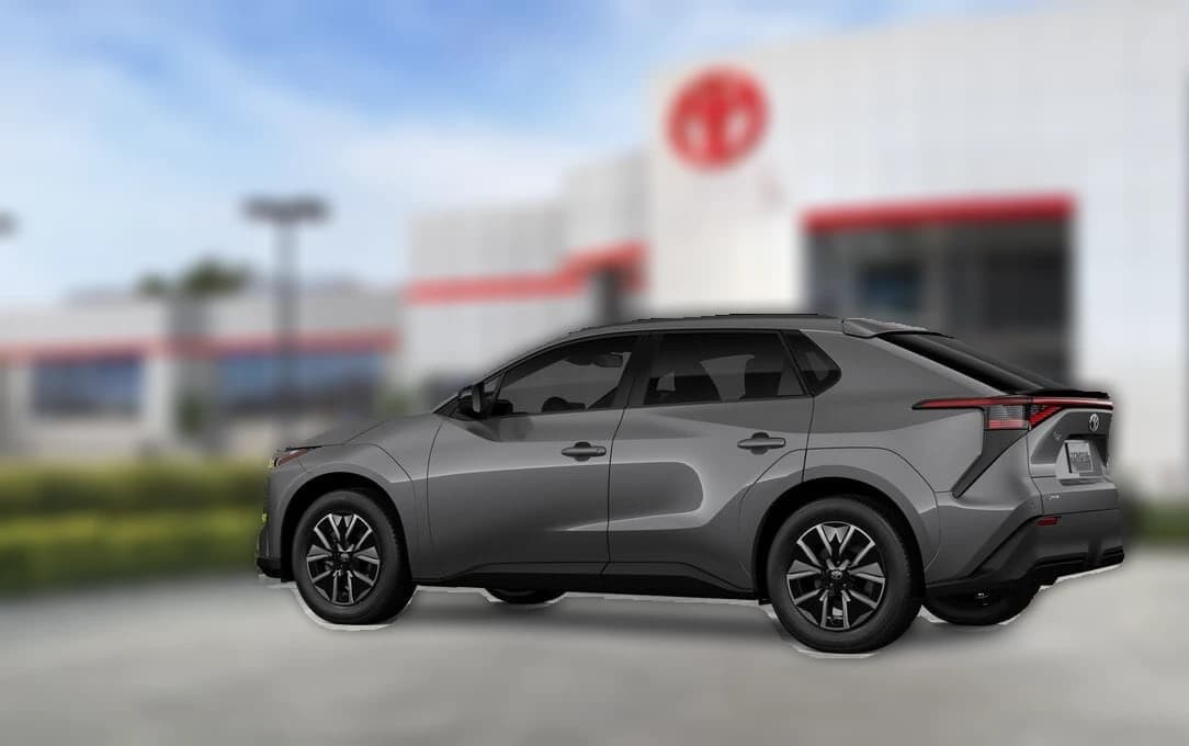 Toyota bZ XLE Plus FWD (Natl) 2026 — side view