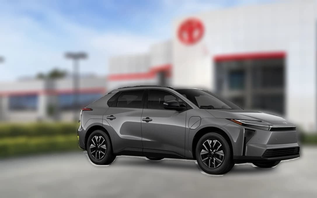 Toyota bZ XLE Plus FWD (Natl) 2026 — side view