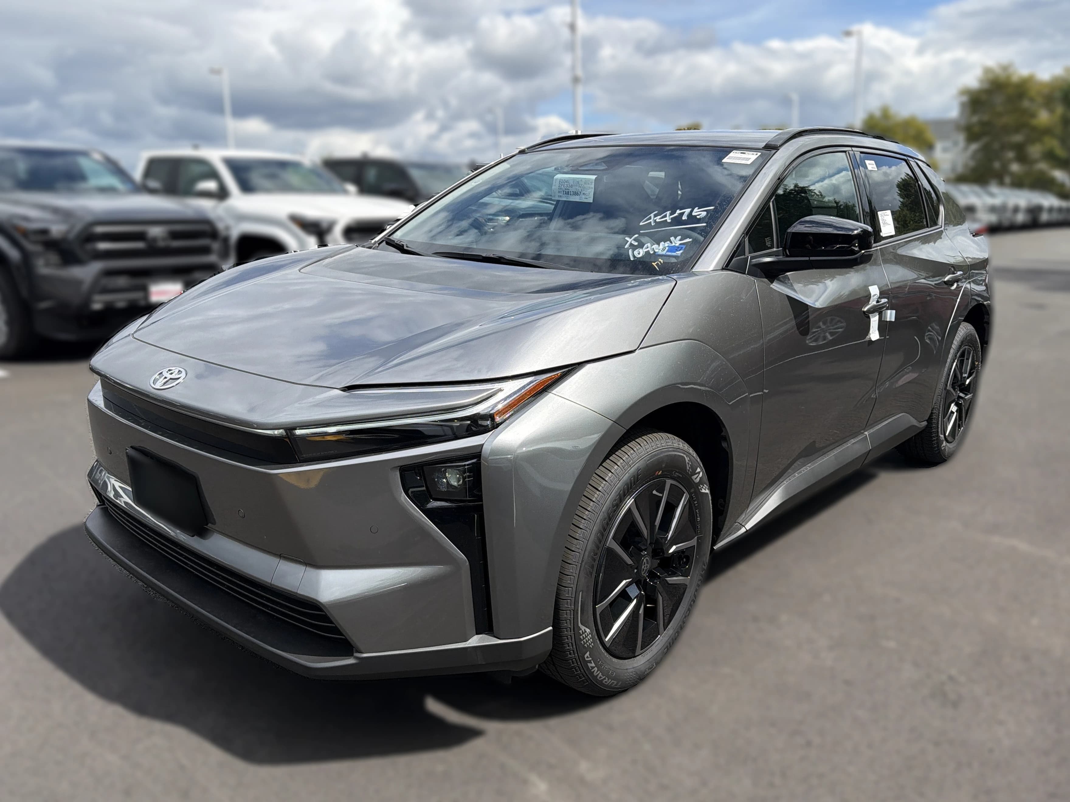 Toyota bZ XLE Plus FWD (Natl) 2026 — side view