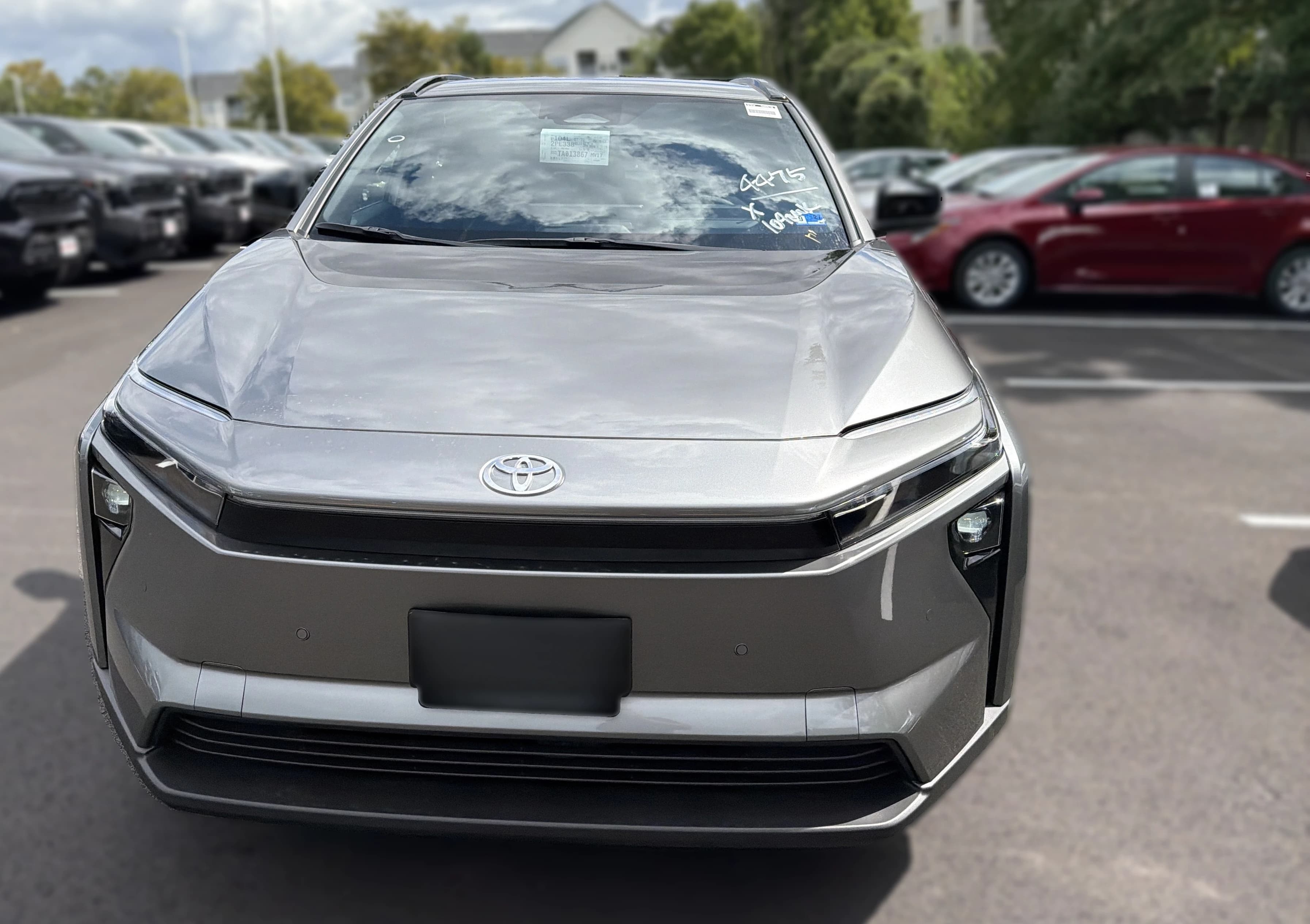 Toyota bZ XLE Plus FWD (Natl) 2026 — side view