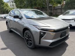 Toyota bZ XLE Plus FWD (Natl) 2026 — side view