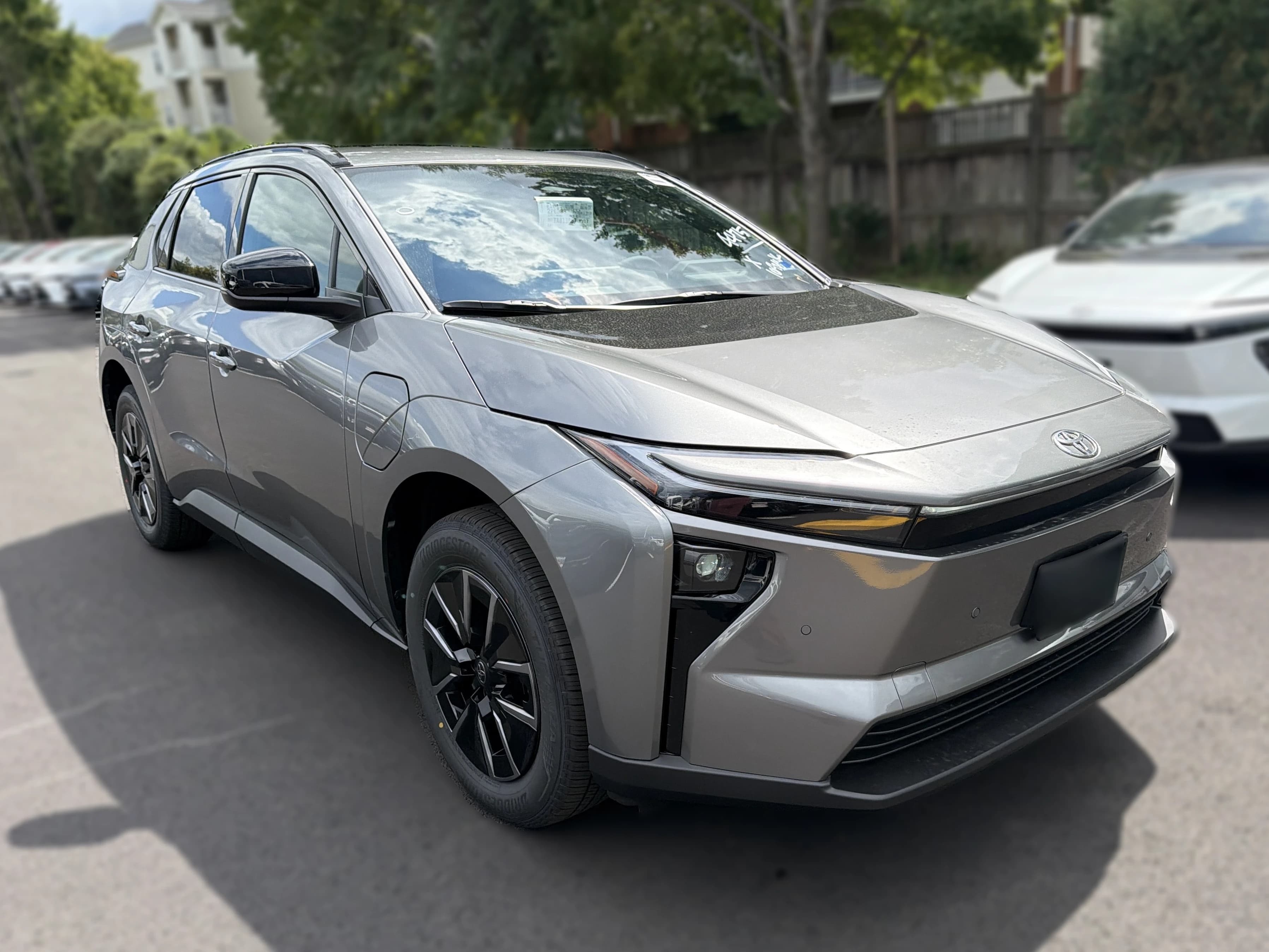 Toyota bZ XLE Plus FWD (Natl) 2026 — side view