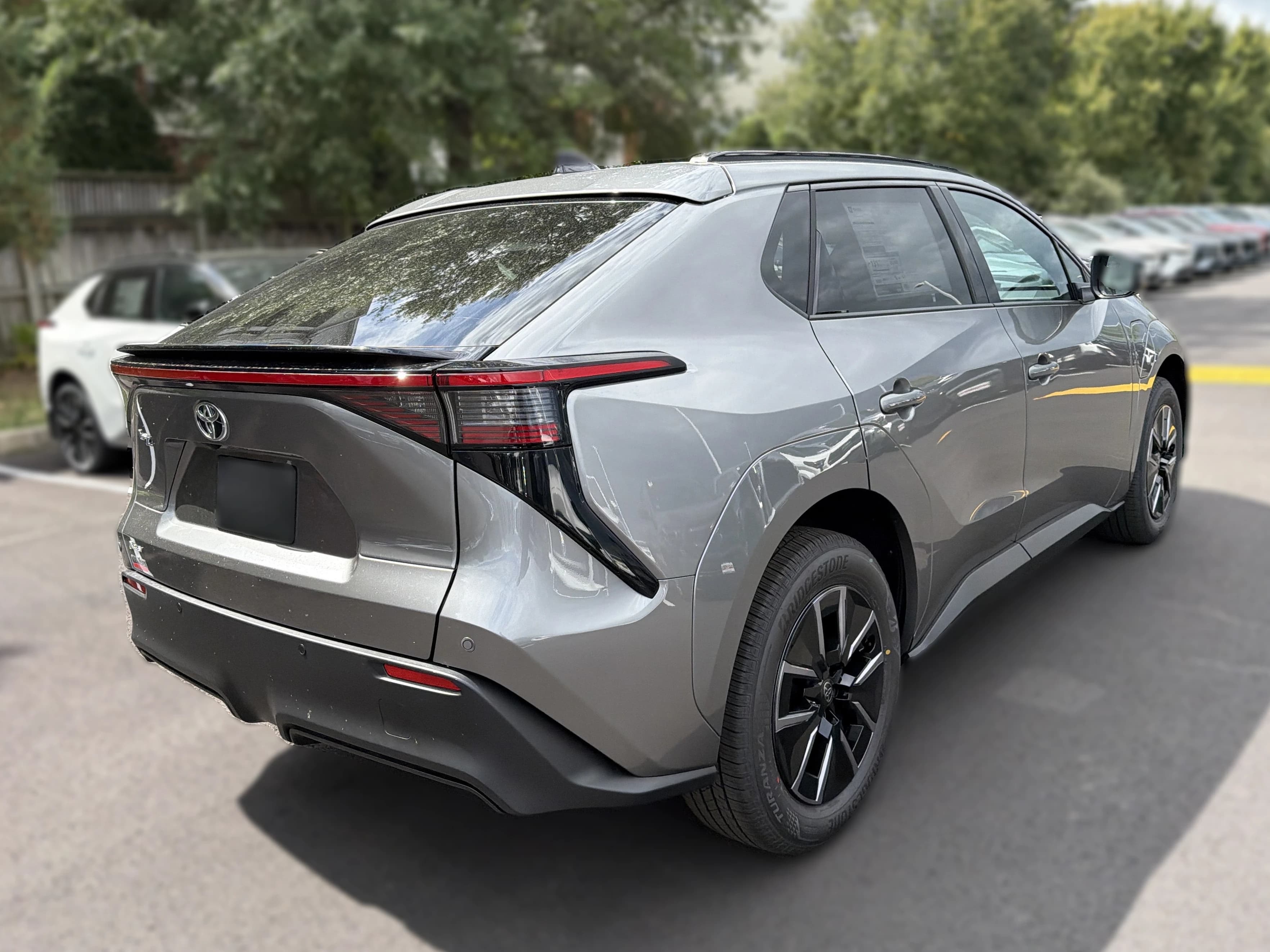 Toyota bZ XLE Plus FWD (Natl) 2026 — side view
