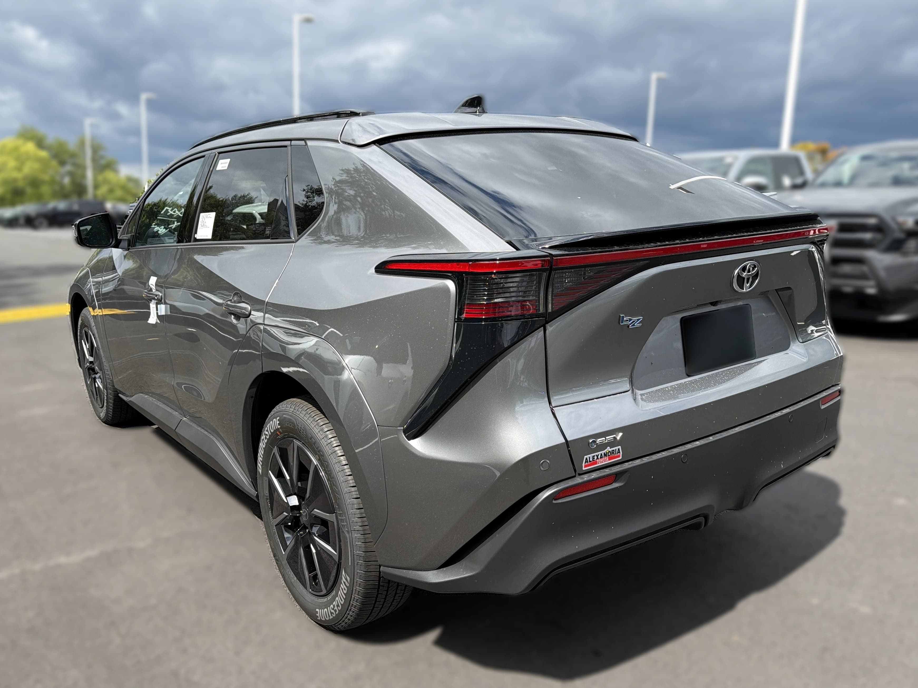 Toyota bZ XLE Plus FWD (Natl) 2026 — side view